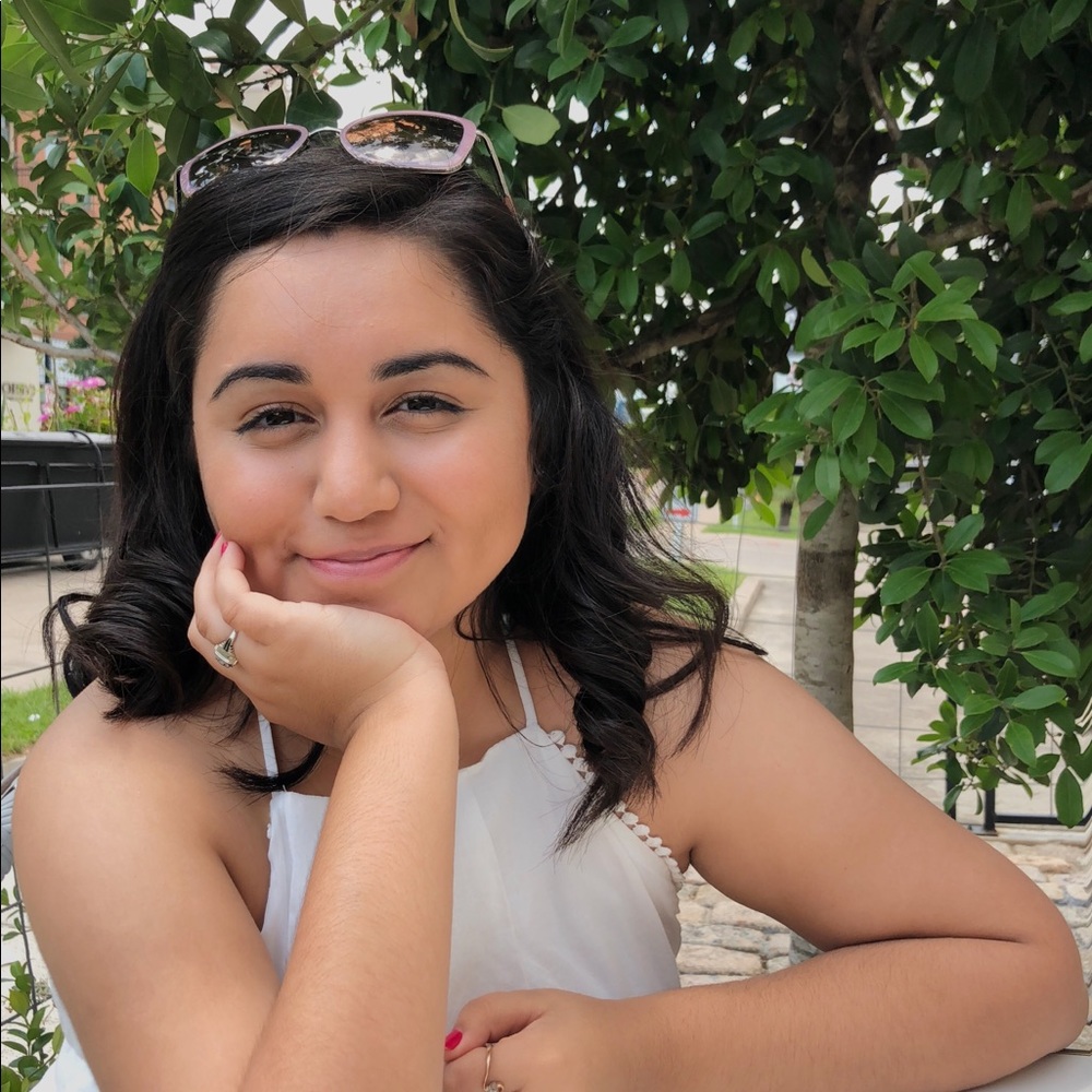 Meet your Posher, Dayanna